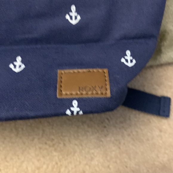 New Roxy drawstring backpack. - Picture 7 of 8